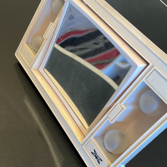 Very vintage makeup mirror mirror two sided mirror flip works great - Picture 4 of 4